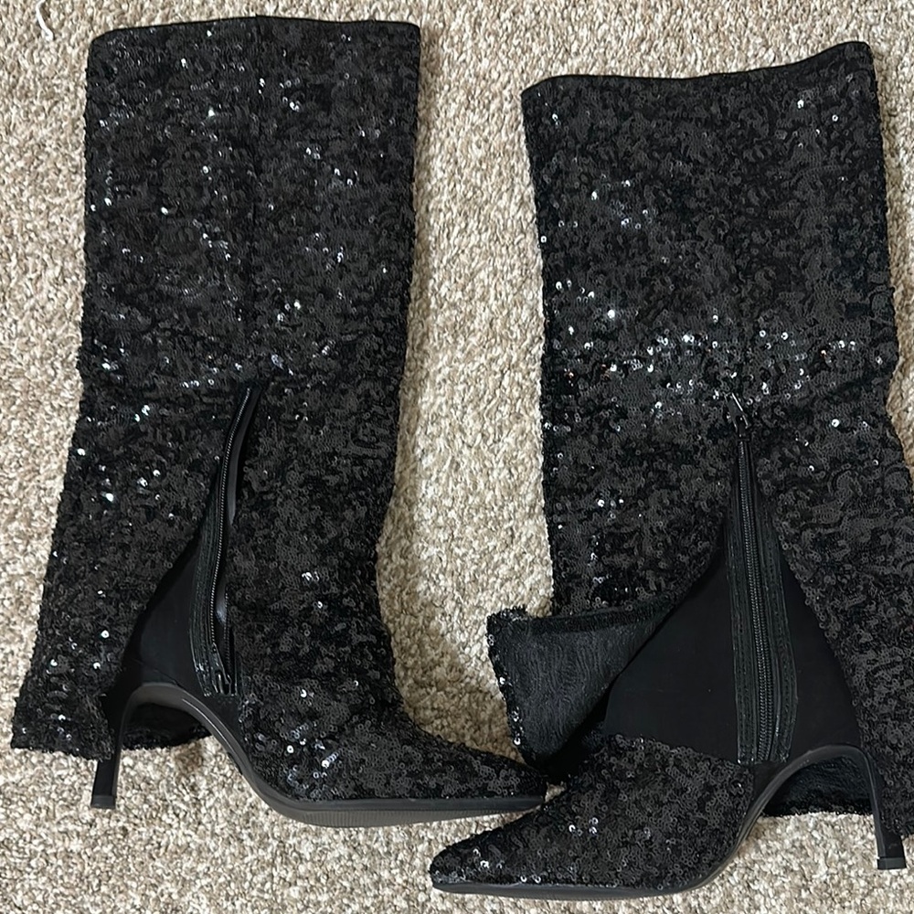 Black Heeled Boots with Sparkly Texture and High Heel